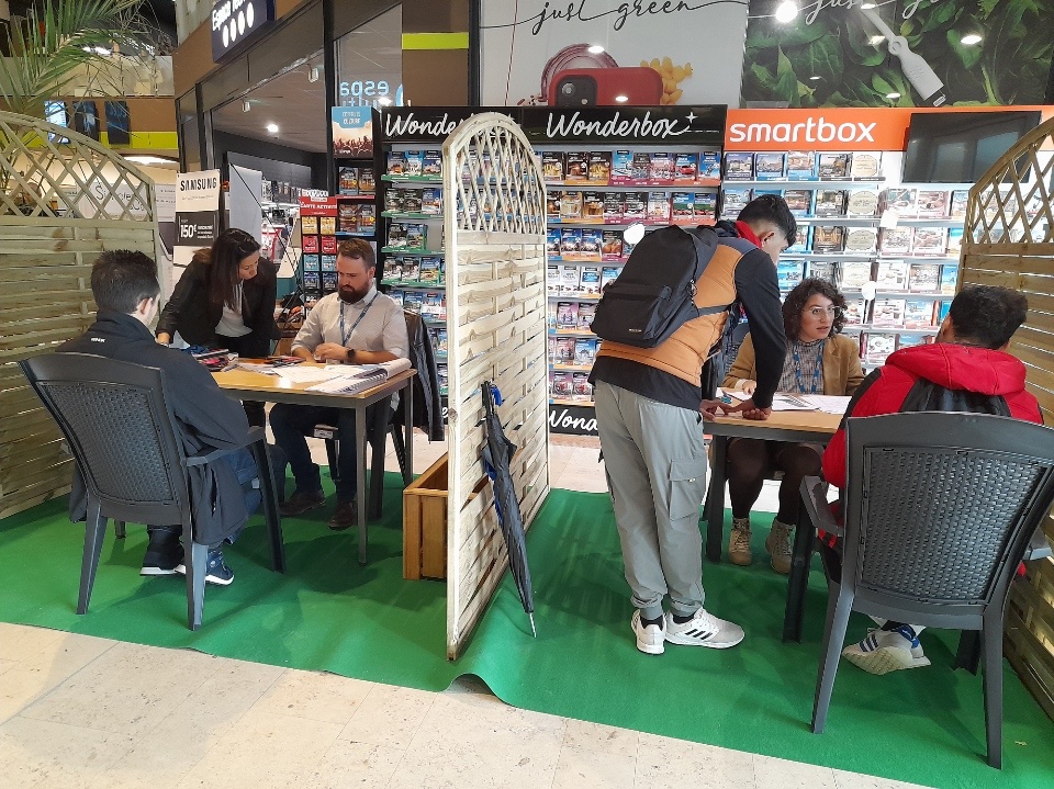 #AvecPôleEmploi 
<a href="/PeAndrezieux/">France Travail Andrezieux-Boutheon</a>
 et la Mission Locale du Forez job dating dans la galerie marchande du magasin Leclerc Andrézieux ➡️ Une soixantaine de besoins, de nombreuses opportunités 👍👍 
<a href="/Schall_eric/">Eric Schall</a>