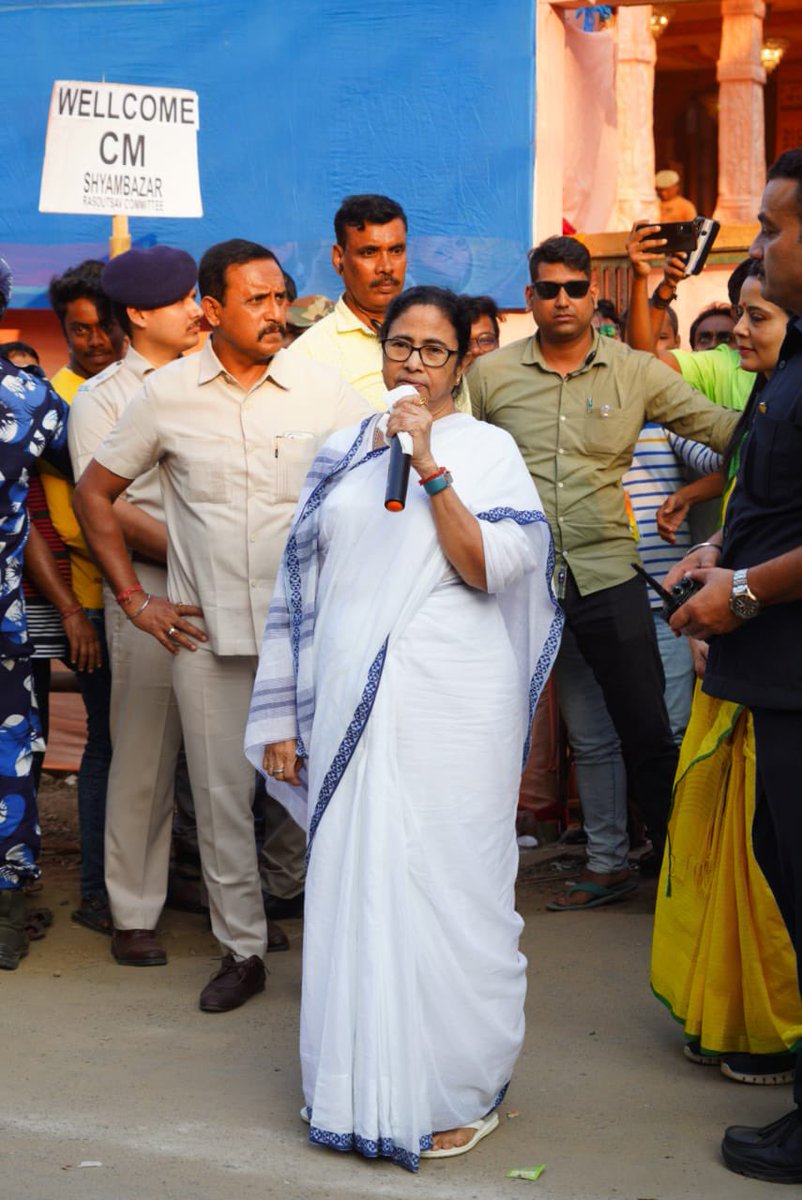 Today, our Hon'ble Chairperson Smt <a href="/MamataOfficial/">Mamata Banerjee</a> attended the Shyambazar Rash Utsav Committee Pujo.

Few moments 👇