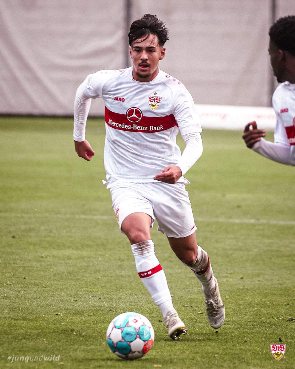 Laurin Ulrich wird mit der Fritz-Walter-Medaille in Silber ausgezeichnet! 🥈 Es ist die höchste Einzelauszeichnung im deutschen Nachwuchsfußball. 

Wir sind stolz auf deine Entwicklung, Laurin! Mach weiter so! 👏

#VfB #jungundwild