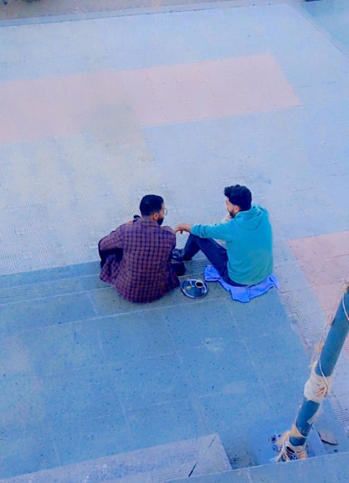 Mhmd_Smaduni's tweet photo. "لي صاحِبٌ يسقي فؤادي وِدّهُ
يروي يَبَاس القلبِ حتّى يُورِقا" https://t.co/UDy81XXGjO