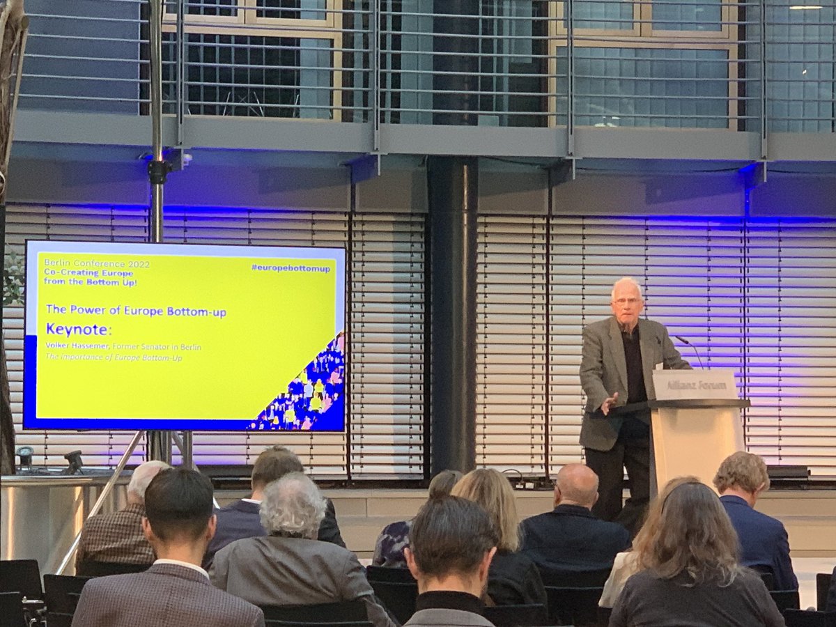 „Wir sind die Erbauer Europas und haben die Verantwortung, gemeinsam zu überlegen, welche Bausteine die richtigen sind. Es geht um das, was wir selbst und die Städte und Regionen, in denen wir leben, an Bausteinen für ‚unser Europa‘ beisteuern.“ Volker Hassemer #europebottomup