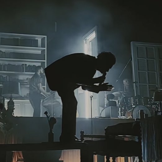 babeulooksocooI's tweet photo. I literally can’t stop thinking about the robbers parallels 😭 https://t.co/PuIxqgVdVt