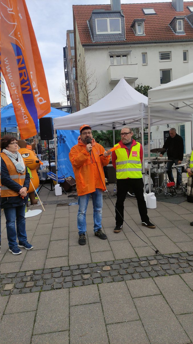DJV_NRW's tweet photo. #DJVStreik hat viele Gesichter! Über 700 Kolleg:innen sind in #NRW dem Aufruf der Gewerkschaften bereits gefolgt - vor den Studios + im Homeoffic. Und es werden immer mehr. 💪
@WDR und @DLF - Macht uns endlich ein besseres Angebot! 2-3 % sind zu wenig: https://t.co/pGlD1YsAI0 https://t.co/NehFiym4tT