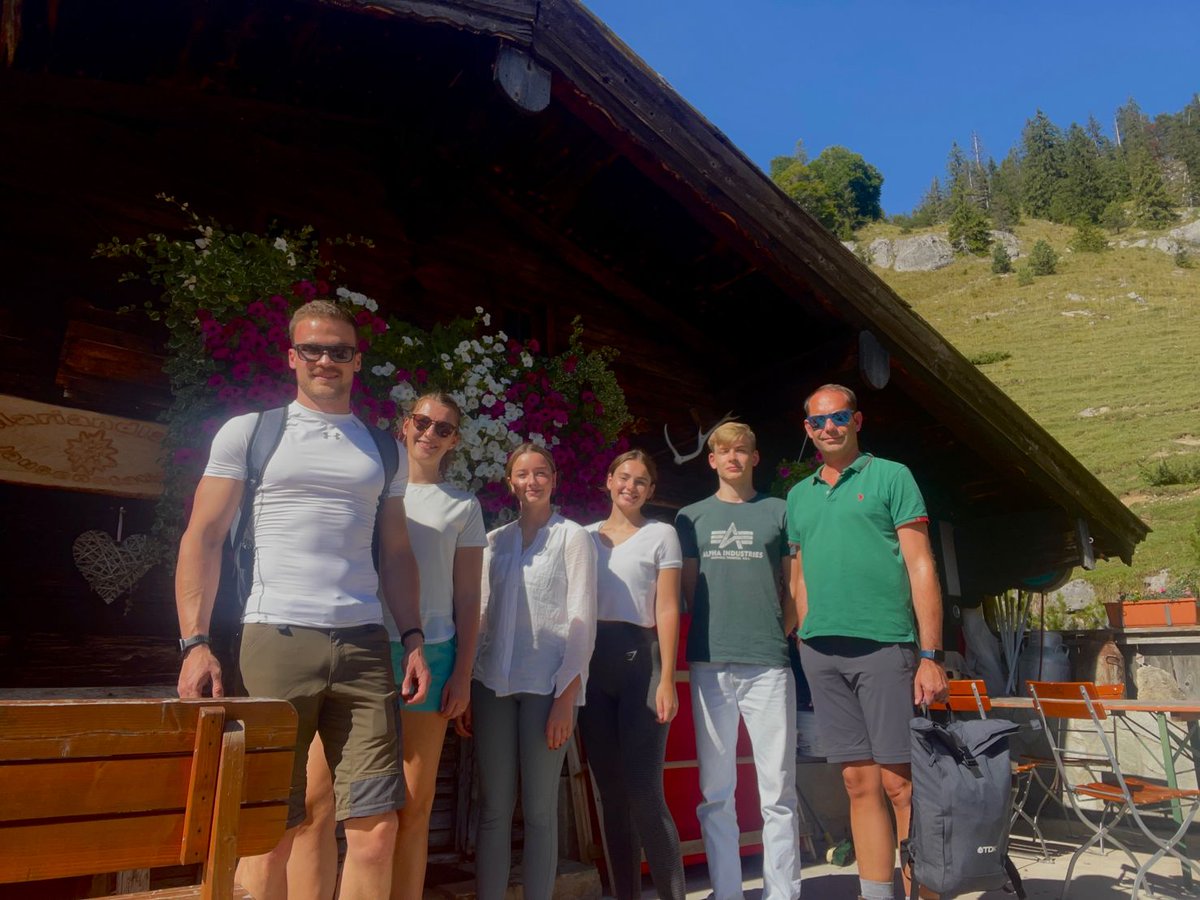 TDK_Electronics's tweet photo. 👋🧑👩🆕 Our #trainees Antonia, Felix, Moritz &amp; Sophie show us their impressions of #TDKElectronics. Whether at training sessions, during lunch, at team events or simply at work: there is always time for a laugh! 😄

👉 https://t.co/jj3rmBgOJv

#internship #hiring #wearehiring https://t.co/9jgbl9SgN7