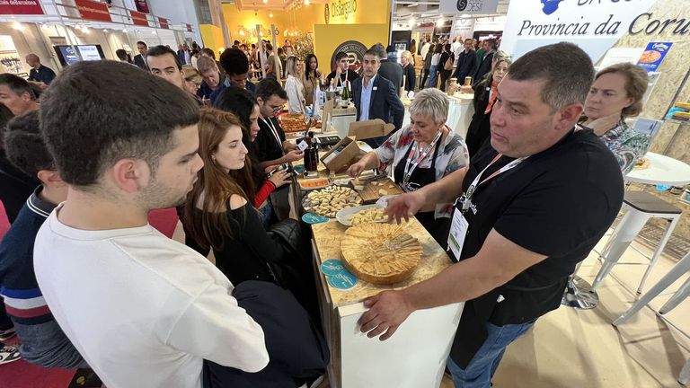 La Voz de Santiago (@vozdesantiago) on Twitter photo Productos de alta calidad de la #provinciadeACoruña para abrir el apetito comercial del Fórum Gastronómico (<a href="/GaliciaForum/">Galicia Fórum Gastronómico</a> <a href="/Depucoruna/">Deputación da Coruña</a>) lavoz.gal/7vt3a2 Productos de alta calidad de la #provinciadeACoruña para abrir el apetito comercial del Fórum Gastronómico (<a href="/GaliciaForum/">Galicia Fórum Gastronómico</a> <a href="/Depucoruna/">Deputación da Coruña</a>) lavoz.gal/7vt3a2