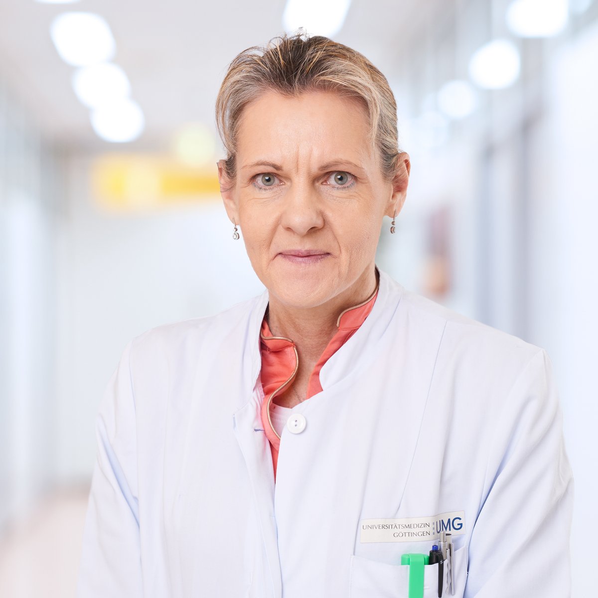 Verbundprojekt Connect_Ed unter Leitung der UMG entwickelt intelligenten Kollaborationsdienst zur KI-basierten Zusammenarbeit zwischen Rettungsdienst und #ZentralerNotaufnahme. @BMBF_Bund fördert mit 2,7 Millionen Euro für drei Jahre. bit.ly/3zW9GDu