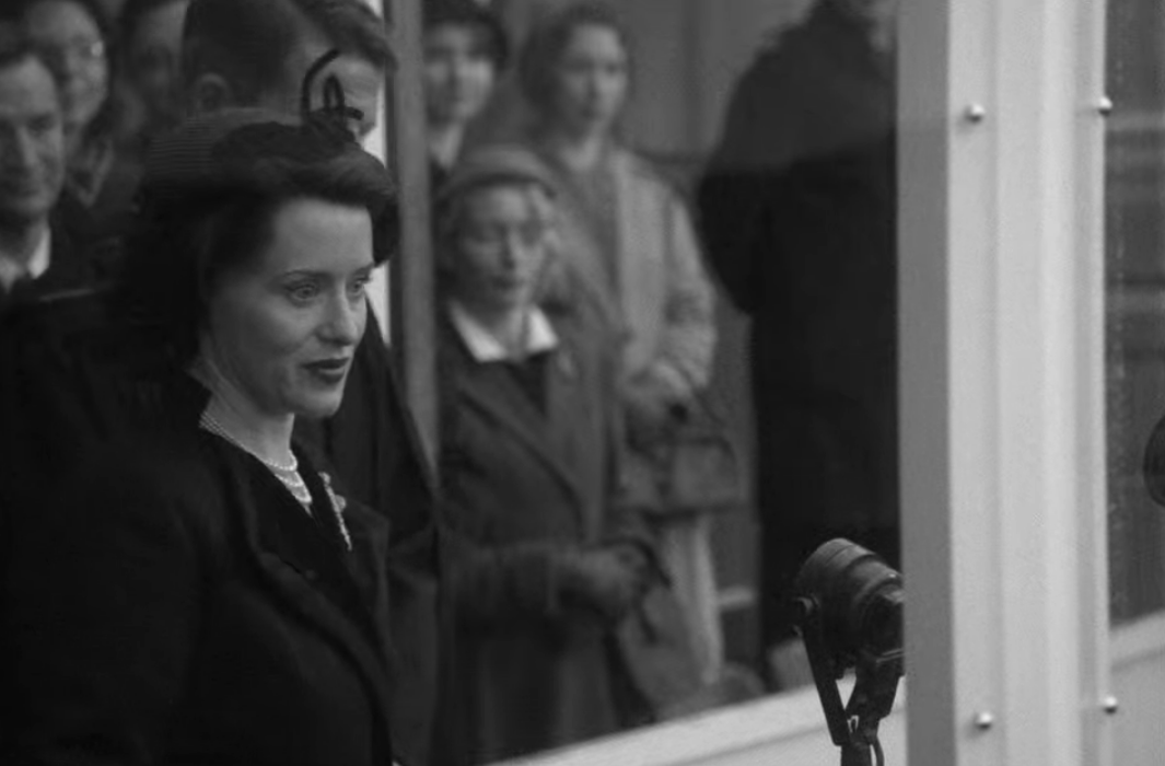 chronic_spoiler's tweet photo. i love olivia and im sure i will love imelda but claire foy will always be the crown. https://t.co/sVGQBPKVZT