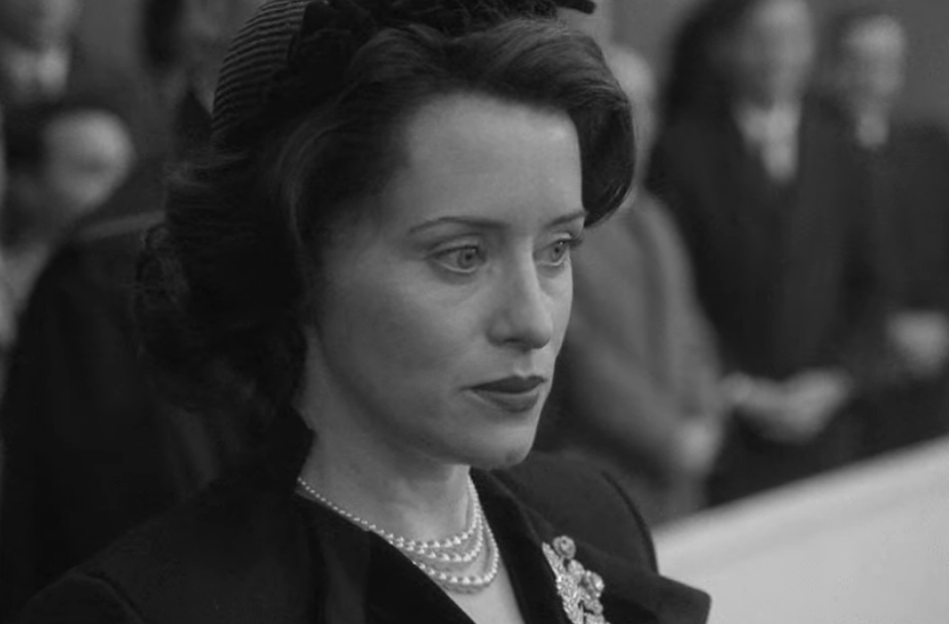 chronic_spoiler's tweet photo. i love olivia and im sure i will love imelda but claire foy will always be the crown. https://t.co/sVGQBPKVZT