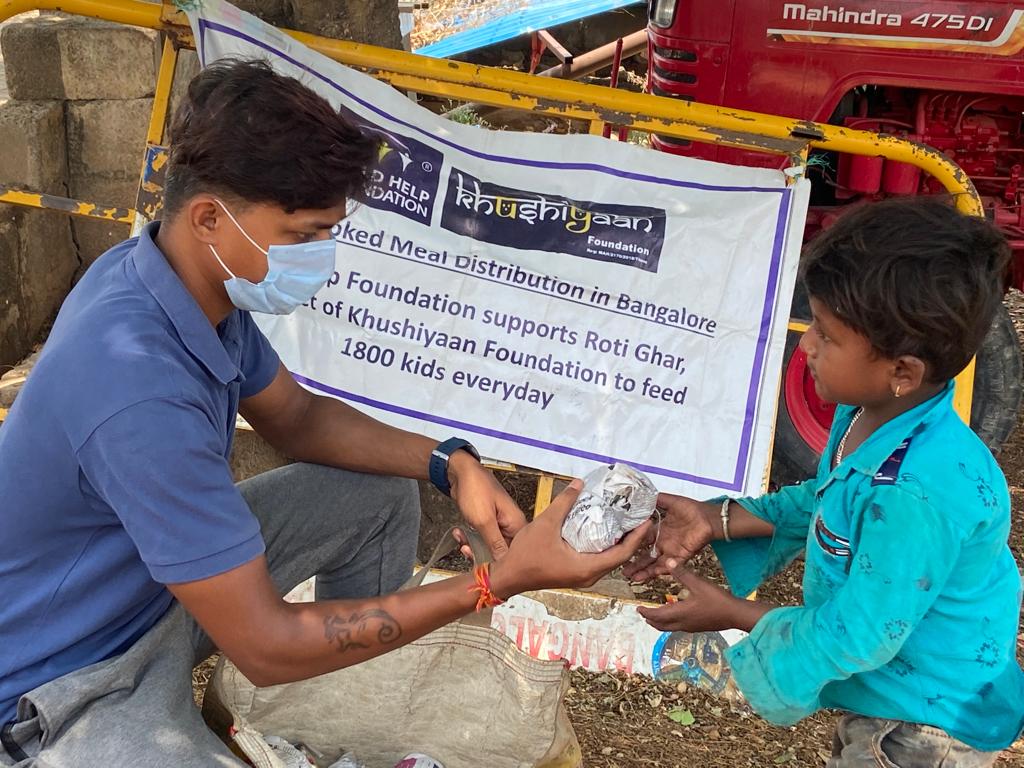 RotiGharIndia's tweet photo. 6/11/2022

Roti Ghar Daily 
Bangalore Location 02
Roti Ghar: Day 1788

“Every time you smile at someone, it is an action of love.” 

Spread this love through and through by giving people a reason to smile 💗
 #feelinggood #humanityfirst #servinghumanity #Rotigharkids https://t.co/AXb3GkKZd3
