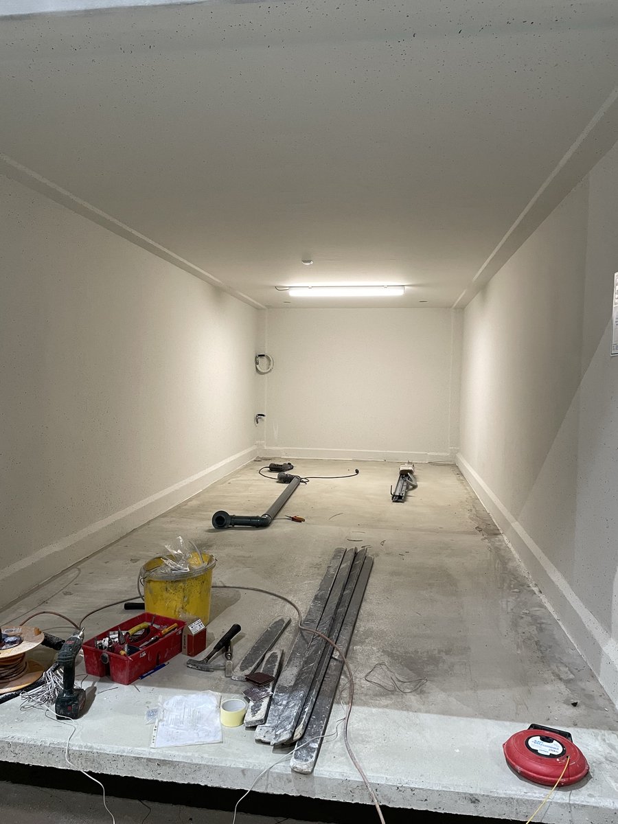 pnogaragebox's tweet photo. Werkbezoek aan de fabriek waar de boxen geproduceerd worden. Hoge kwaliteit prefab betonnen boxen voor onze uitbreiding in Schagen. Prachtig om te zien hoe dit proces in zijn werk gaat. https://t.co/YvIguibXIh