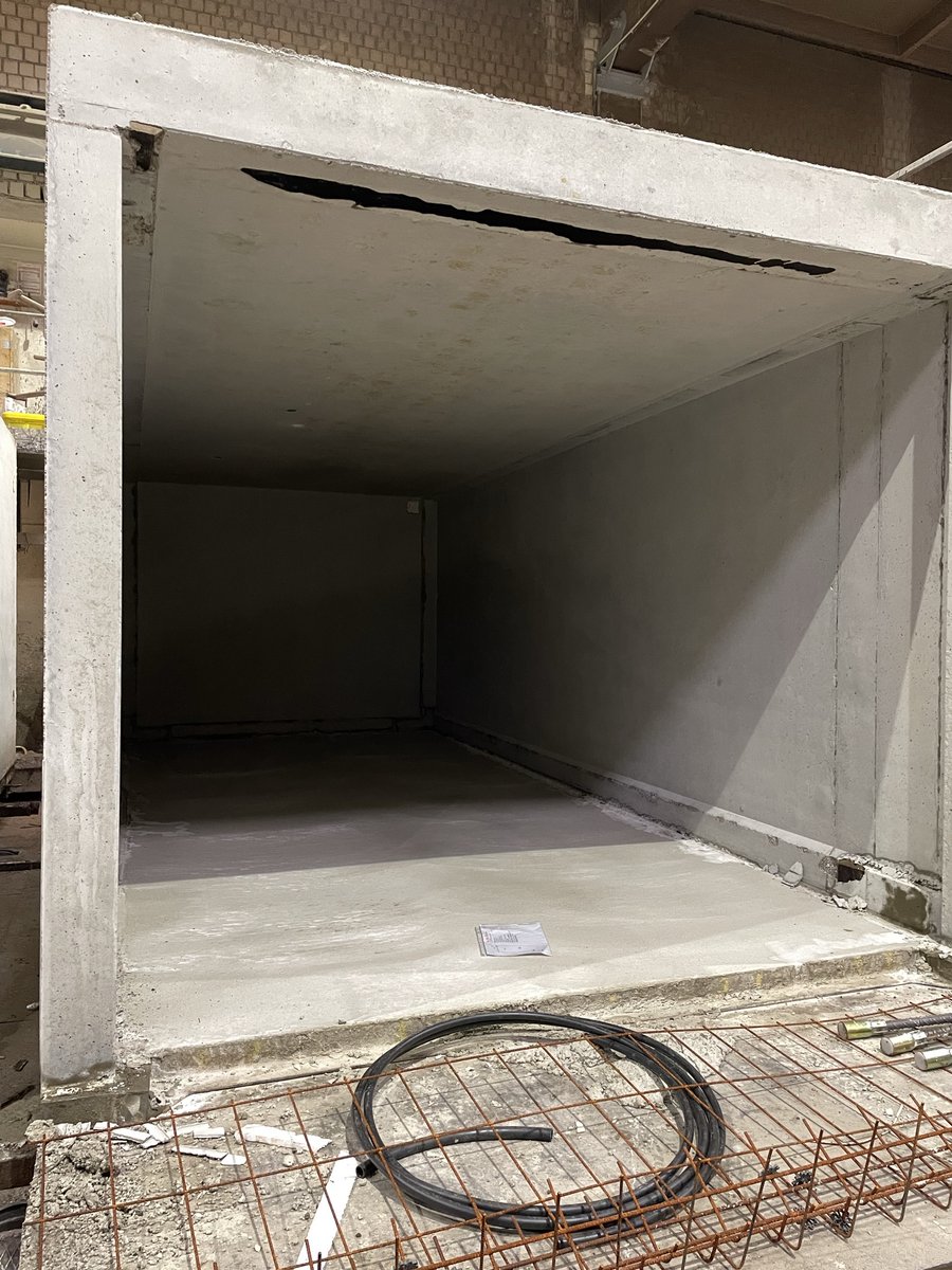 pnogaragebox's tweet photo. Werkbezoek aan de fabriek waar de boxen geproduceerd worden. Hoge kwaliteit prefab betonnen boxen voor onze uitbreiding in Schagen. Prachtig om te zien hoe dit proces in zijn werk gaat. https://t.co/YvIguibXIh