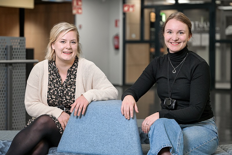 SuomenTulli's tweet photo. 1/2 
Tullista monelle tulee mieleen haalaripukuiset tullitarkastajat rajanylityspaikoilla. Harvempi ajattelee, että Tulli on myös teknologia- ja tietotalo. 

Millaista ICT-työ on Tullissa? Ota selvää lukemalla 👇 
https://t.co/azQ62mNcZ3

#ICT #IT #TullissaTöissä #AaltoTalentExpo https://t.co/jXiE2K0K8K