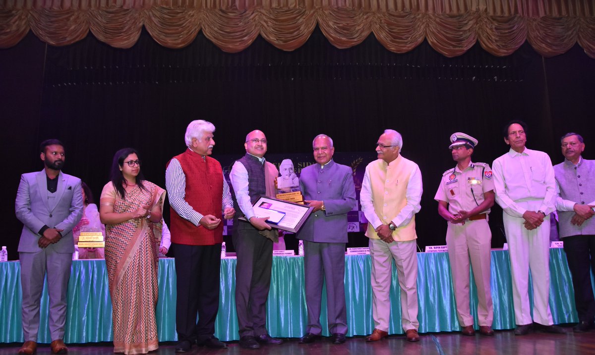 SPMittal_Awards's tweet photo. Set up in 1978, it is a leading charity in India spread across 26 states and 245 locations.
Heartiest congratulations to @Helpageindia  for winning the Sat Paul Mittal Platinum Award 2022 in the ‘Institutional’ category. https://t.co/X5nlxKtiyn