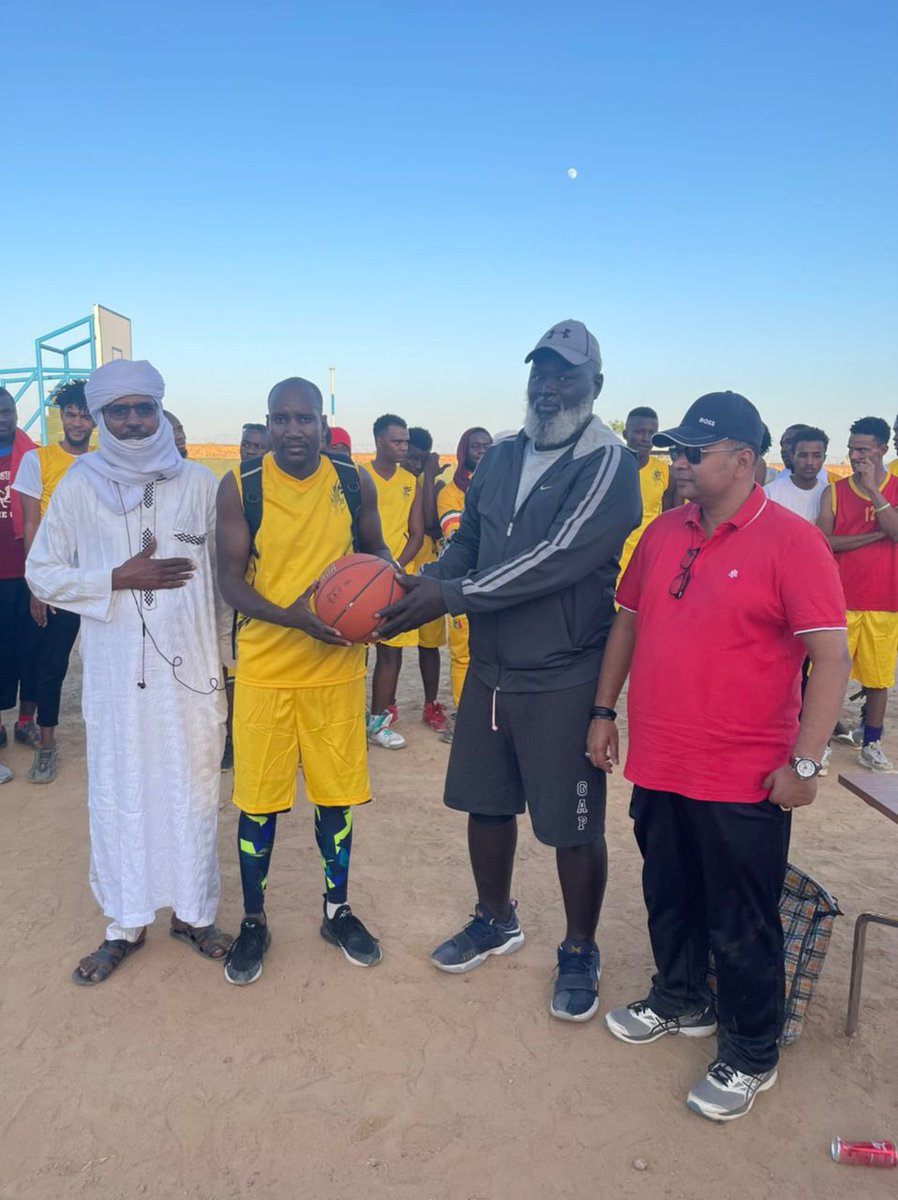 UN_MINUSMA's tweet photo. #UNDay2022 – À #Kidal 🇲🇱, la MINUSMA a célébré la Journée des 🇺🇳 à travers un match de Basketball 🏀 opposant les #Casquesbleus à l’équipe locale.
Objectif : Renforcer la collaboration entre les #SoldatsDeLaPaix, la jeunesse et les communautés locales.
📰🔽https://t.co/MceP6HJ1Ge https://t.co/qm44fdWe0F