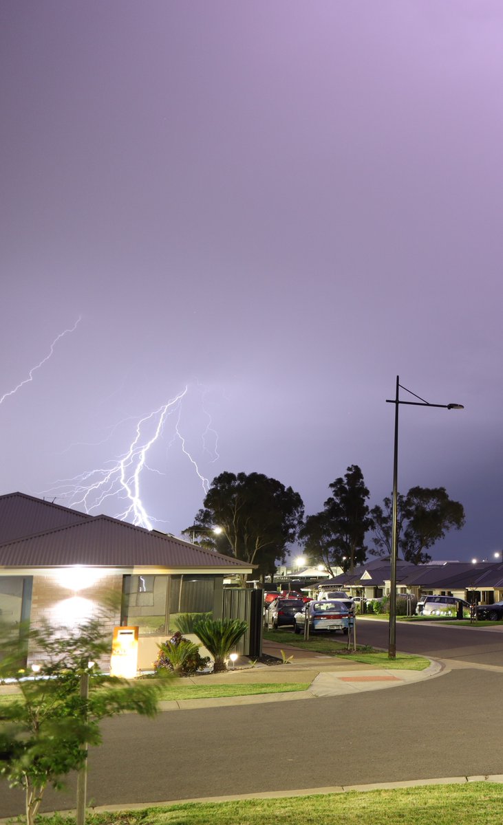 ScottMurphyAUS's tweet photo. So, that just happened. Watching the cricket and see some flashes outside :/ #SAStorm #MtBarker #AdelaideHills https://t.co/MJRxNjhgPD