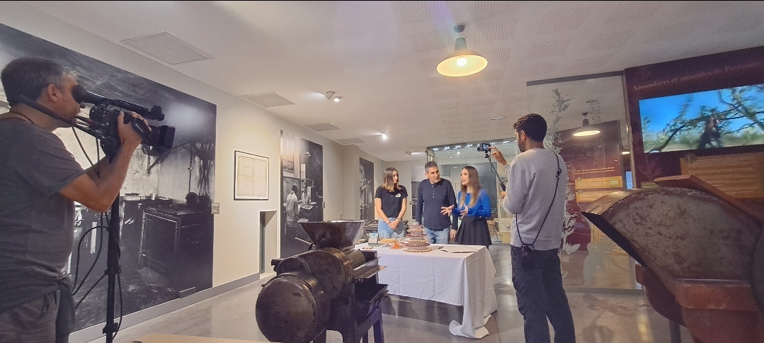 📺 Retour en images sur le tournage de l'émission <a href="/aquilatierratve/">Aquí la Tierra</a> pour la chaîne internationale espagnole TVE1 avec #MartaMarquez.  Au programme rencontre avec #LaurenceChaullier, éleveuse de chèvre et productrice de brousse du Rove à #Meyreuil et visite du #MuséeduCalisson