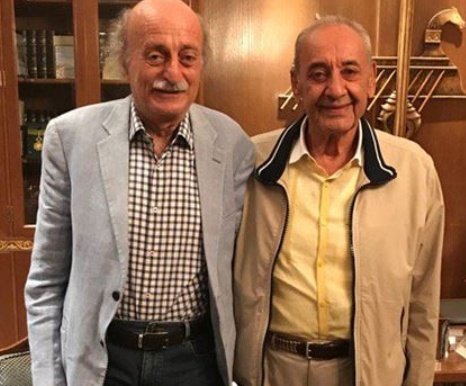 الف مرة مع وليد جنبلاط يقول كلمة الحق بنبيه بري  و لا مرة وحدة مع شيعي خبيث يبغض نبيه بري وينكر دوره♥️💚

(رغم انو نبيه بري تاريخو بيحكي عنو)