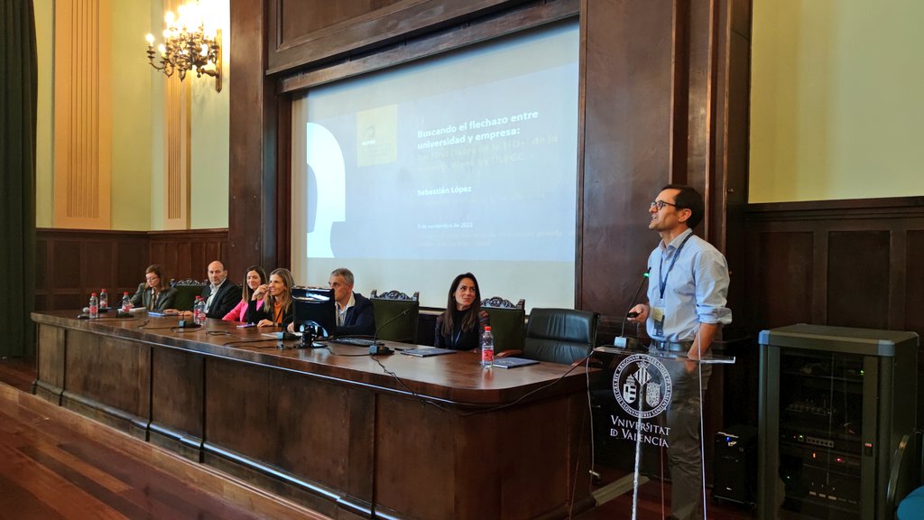RedOTRI's tweet photo. Iniciamos la sesión "Iniciativas empresariales de #InnovaciónAbierta: un nuevo reto para las #OTRIs" con Sebastián López (ULPGC) y Carolina Pola (Kaudal) explicando su experiencia con la iniciativa "First dates de la I+D" https://t.co/fAiyJFFT5Z