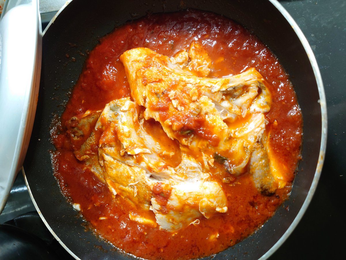 ブリをトマトで煮込んだものです 