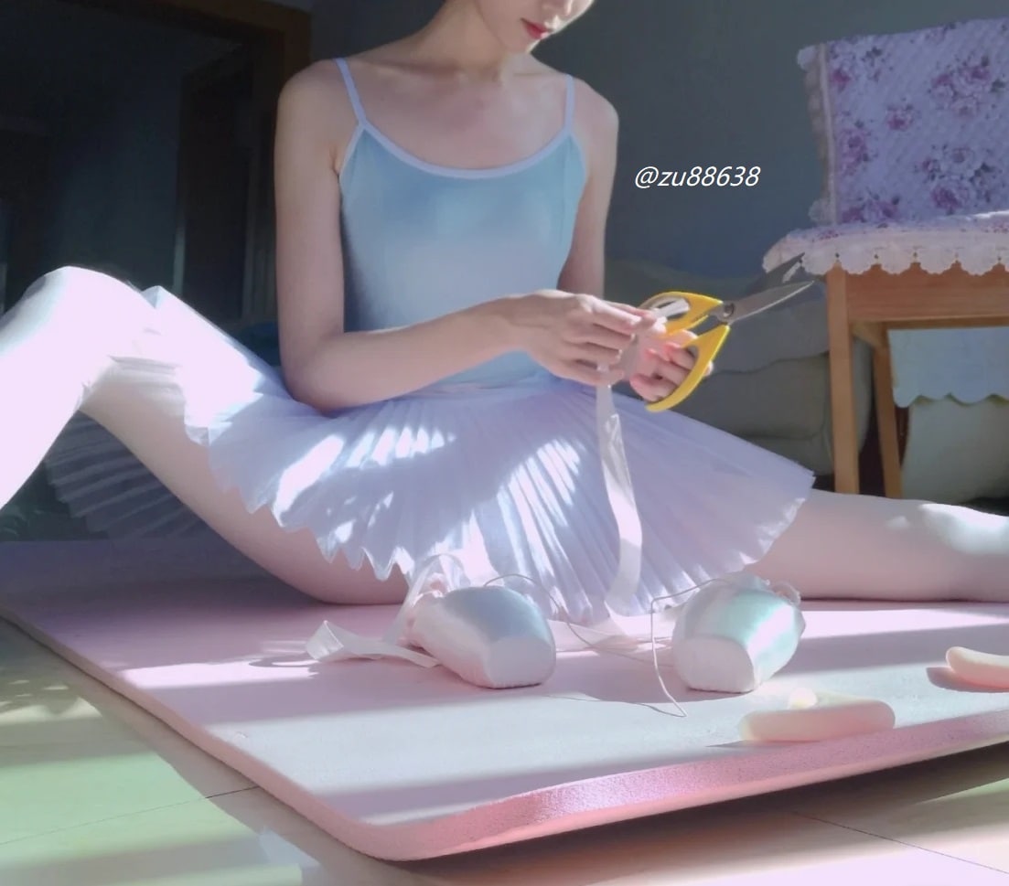 FFang0101's tweet photo. 秋天的遗憾，终会被冬风化解，只希望你进入身体的那一刻让我能感受温暖 https://t.co/gScEjVuSWc
