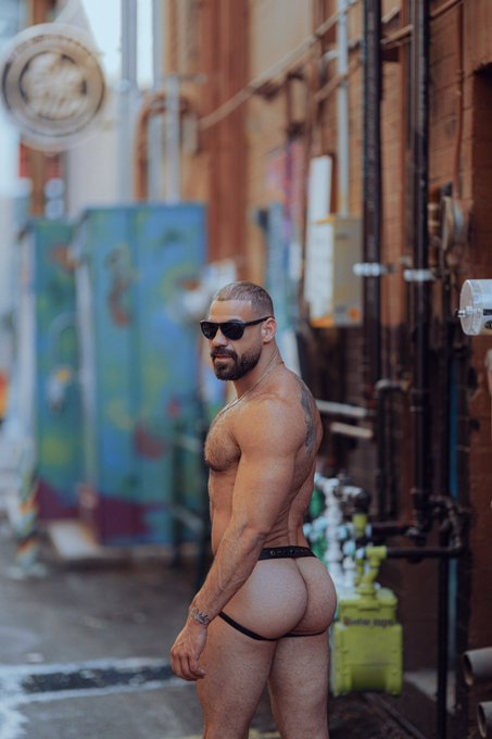 Bc it&rsquo;s #humpday 🧁🧁 https://t.co/HDy4e1Fli3<a href="/tag/humpday"class="tags">#humpday</a>