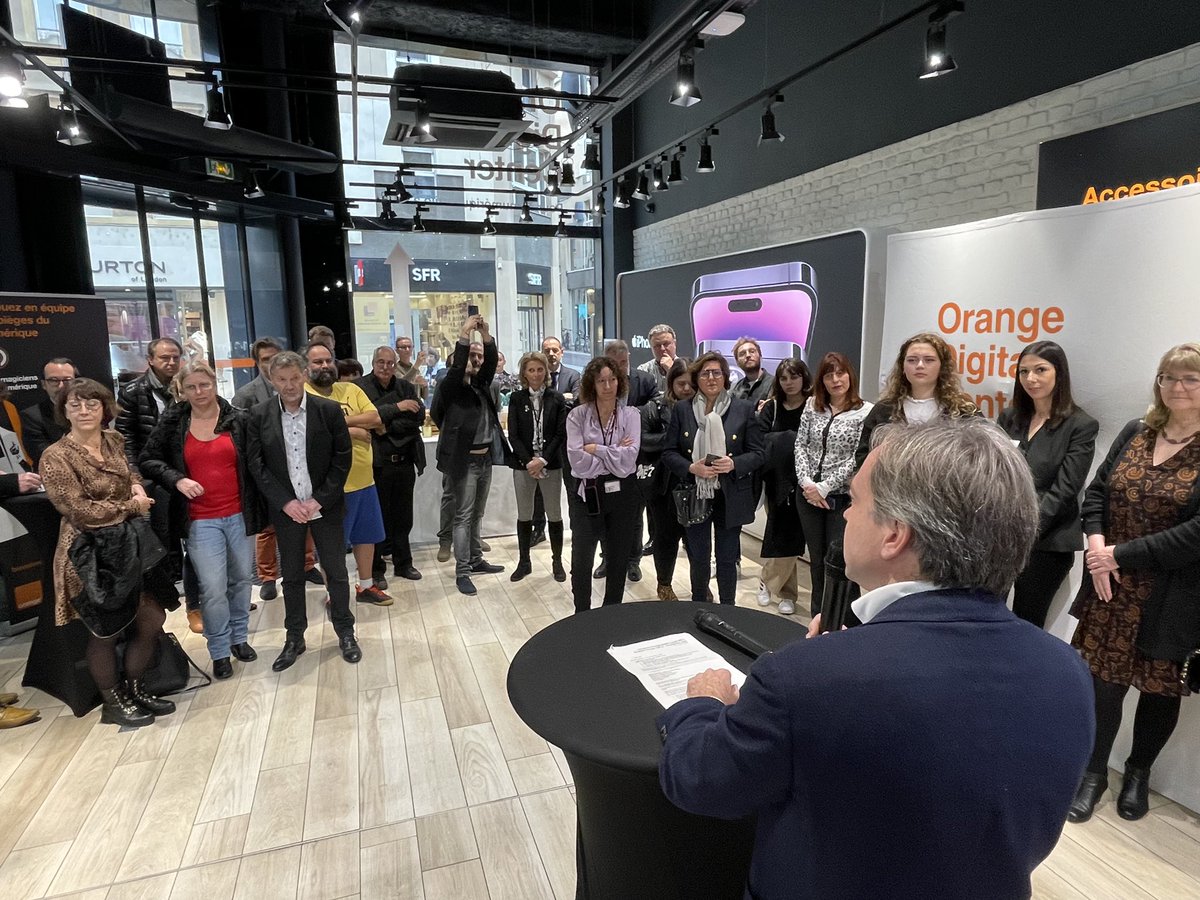 Lancement de notre nouvel espace #OrangeDigitalCenter de Metz. 
Merci à nos partenaires pour leur soutien dans ce beau projet en faveur de l’inclusion numérique👍