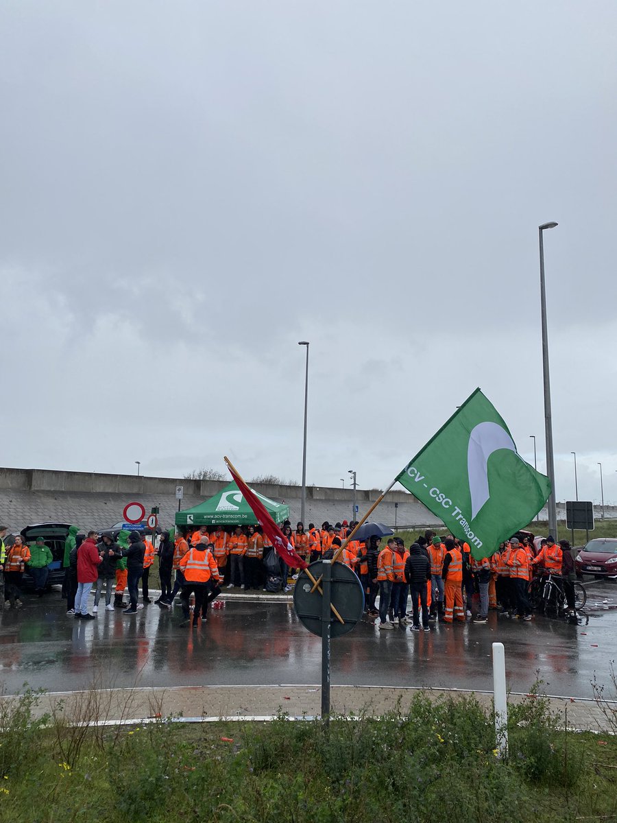 #staking9november #handenafvandeindex #wegmetdeloonnormwet #energieprijsomlaag #9november #iksteundeactie #voormeerkoopkracht #werknemersverdienenrespect #voormeerloon #dockerssolidair #havenarbeiders #dockers <a href="/ACV_Vakbond/">ACV</a> <a href="/AcvMleemans/">Marc Leemans</a> <a href="/ETF_Europe/">European Transport Workers' Federation</a> <a href="/ITFglobalunion/">International Transport Workers' Federation (ITF)</a> <a href="/ITFDockers/">ITF Dockers</a>