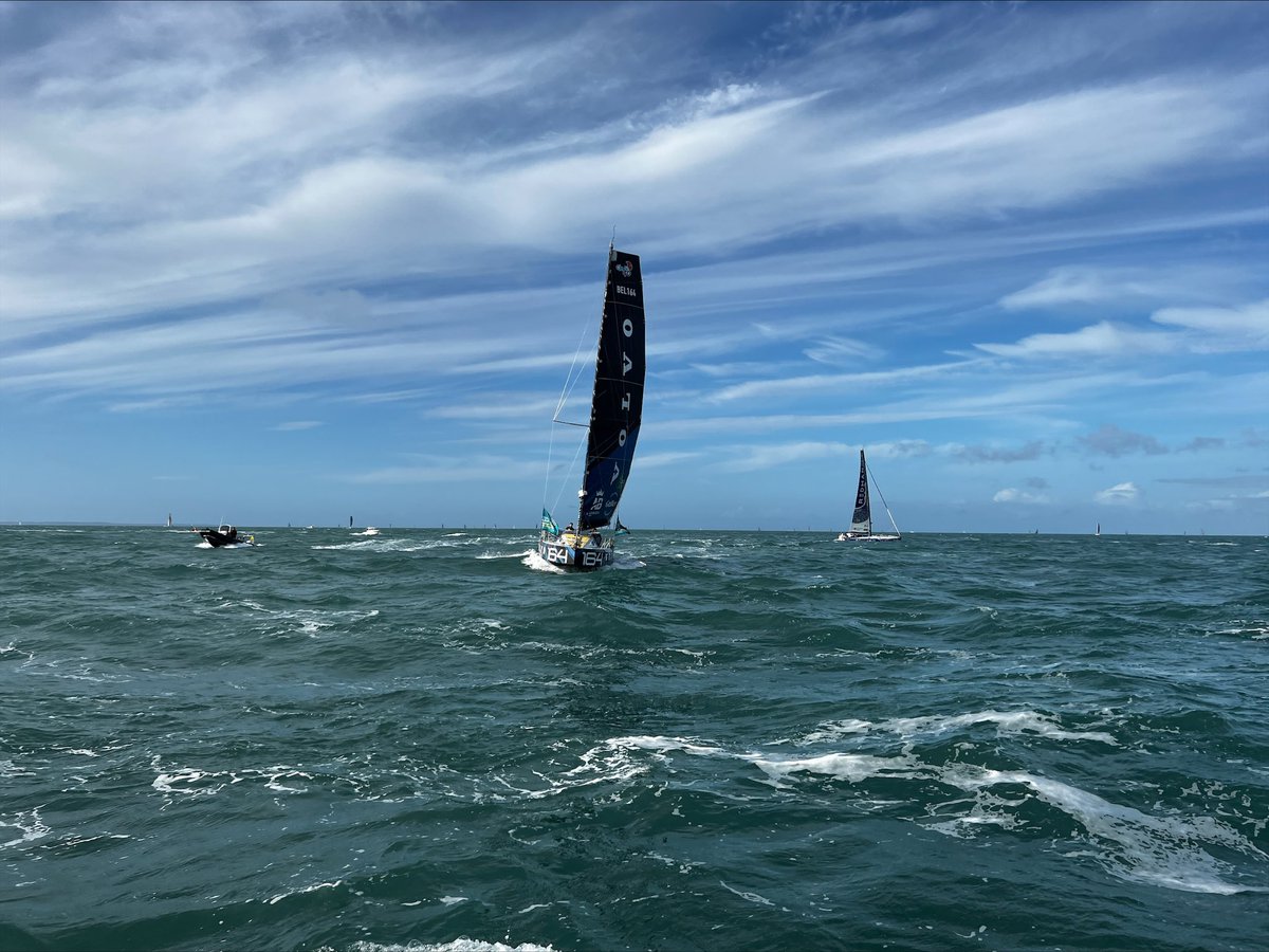routedurhumENG's tweet photo. [(LIVE 🔴: PRE KICK OFF🏁)]

The 6 different classes, @Ultim32_23 , @ImocaGS , @oceanfifty , @AssoClass40, #RhumMono and #RhumMulti are on their way to the Start line in front of the Pointe du Grouin #Cancale. https://t.co/CFAGu1jgWm