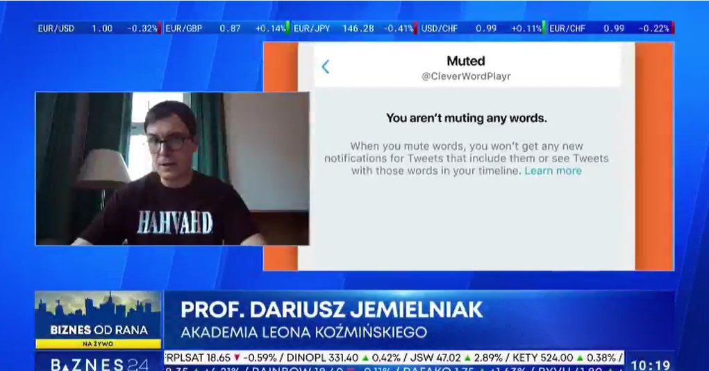 KozminskiReview's tweet photo. – Trzeba pamiętać o jednym, że #Musk nie płaci czysto z własnej kieszeni. Bank się w pewnym momencie upomni o rezultaty. To już może być groźne zarówno dla Muska osobiście, jak i dla prowadzonych przez niego biznesów – prof. @JemielniakD w @biznes24pl. https://t.co/Ozgg4E2Ox7 https://t.co/RrDrzFtFYo