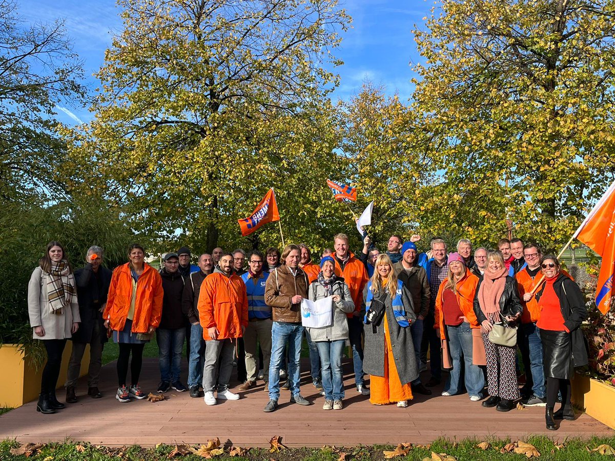 DJV_NRW's tweet photo. 💪 Warnstreik in #NRW! Solidarische Grüße an die Streikenden aller #Rundfunkanstalten in ganz #Deutschland! #DJVStreik https://t.co/LzRX3EEWQ8