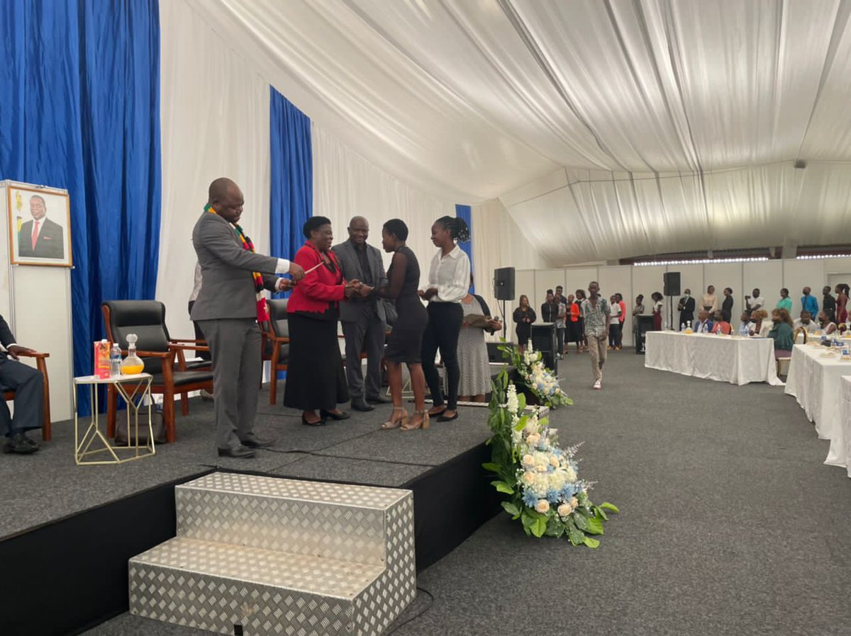 @PlanZimbabwe & partners @WFP_Zimbabwe & @nustzim with support from @UsaidZimbabwe are hosting a graduation ceremony for youths who took part in a 6 months Digital Skills Training in Bulawayo. The training equipped youths with digital skills that enable them to generate income.