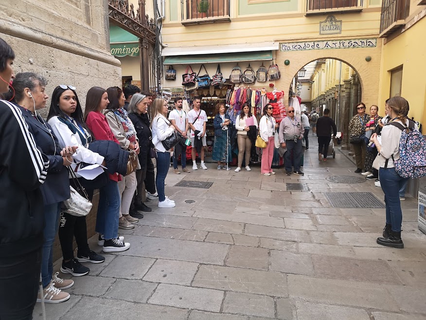 ProgramaInnicia's tweet photo. Iker Sánchez: "La experiencia en Granada junto a la actividad realizada el jueves con Jacaranda 11, fue una experiencia inolvidable y conmovedora. Se ha aprendido mucho vocabulario y otra manera de expresar e informar a este maravilloso grupo. Lo repetiría sin ninguna duda." https://t.co/HWWayfNyR4