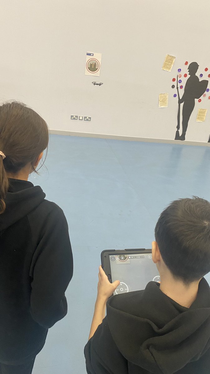 BethanyWelsh14's tweet image. A great morning at @MillburnAcademy with Fionnadh Carroll from @skillsdevscot and @Rachael10edy from @DYWScot @DYWICH delivering the @balfourbeatty “drones in construction” workshop #WorldOfWork #ScottishCareersWeek22 #FutureExperts