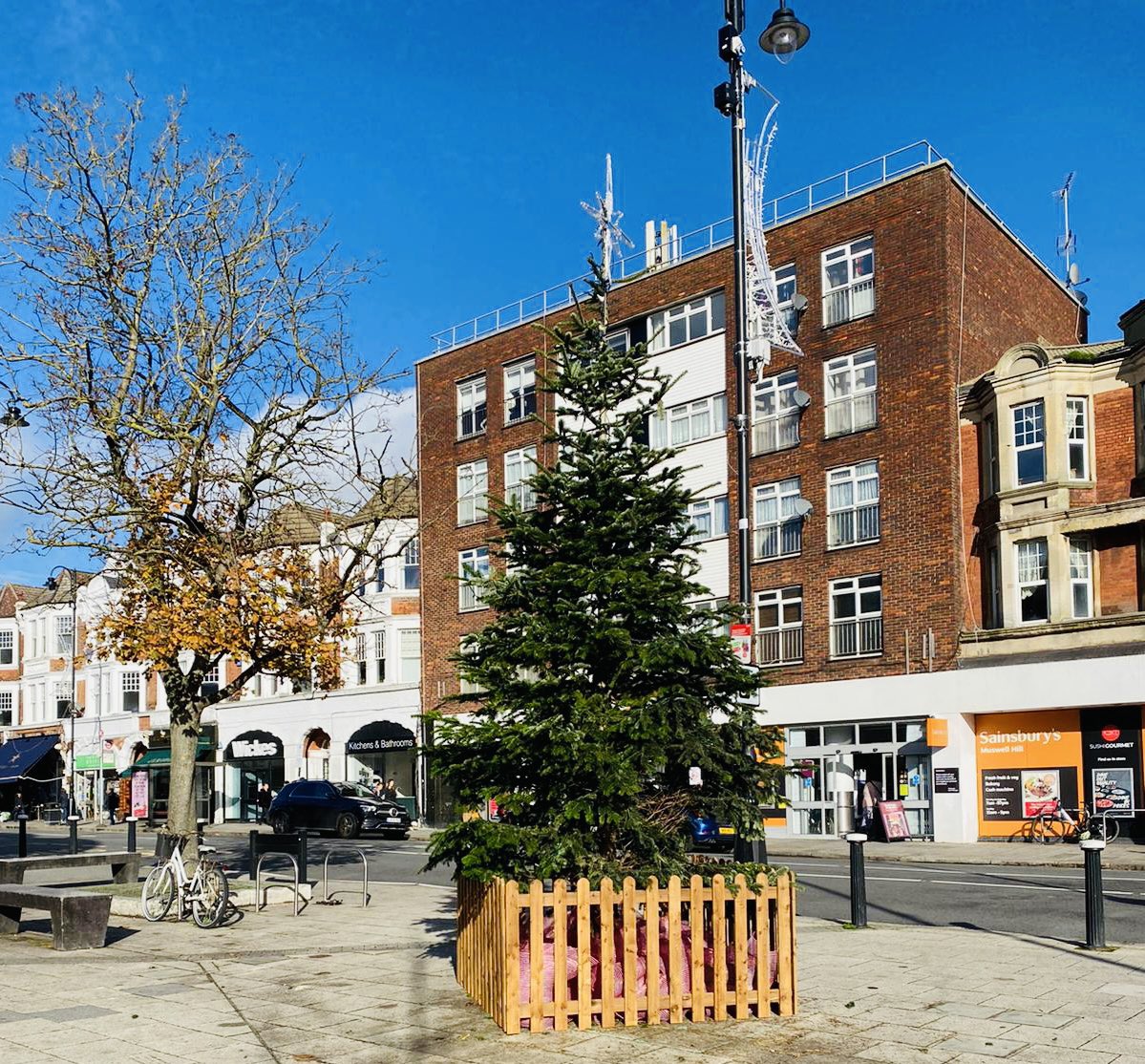 Our tree is installed awaiting it’s A Very Merry Muswell Lighting Ceremony on 19/11 
Hope to see you all there!
#muswellhill #community #christmas2022