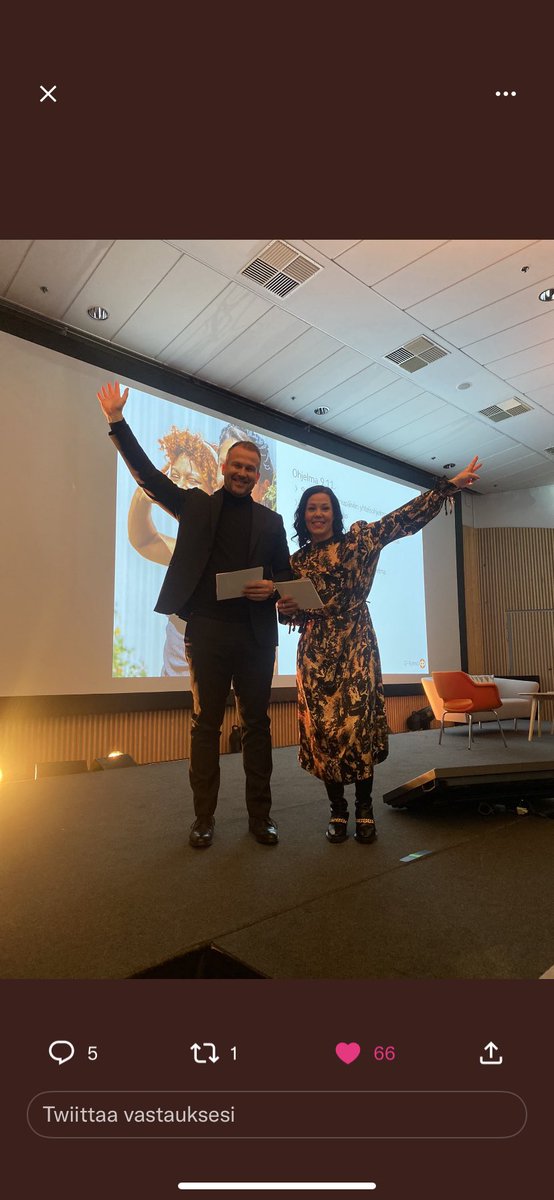 Upea uusi kokemus juontajana Asiakkuuksien ja myynninjohdon päivät OP Ryhmä. Kiitos juontajaparilleni <a href="/TerhiWimmer/">Terhi Wimmer</a> Hyvin me vedettiin 😊 @OP_Ryhma #yhdessäylikaikkienaikojen #myynninjohdonpäivät2022 #op #pohjolavakuutus