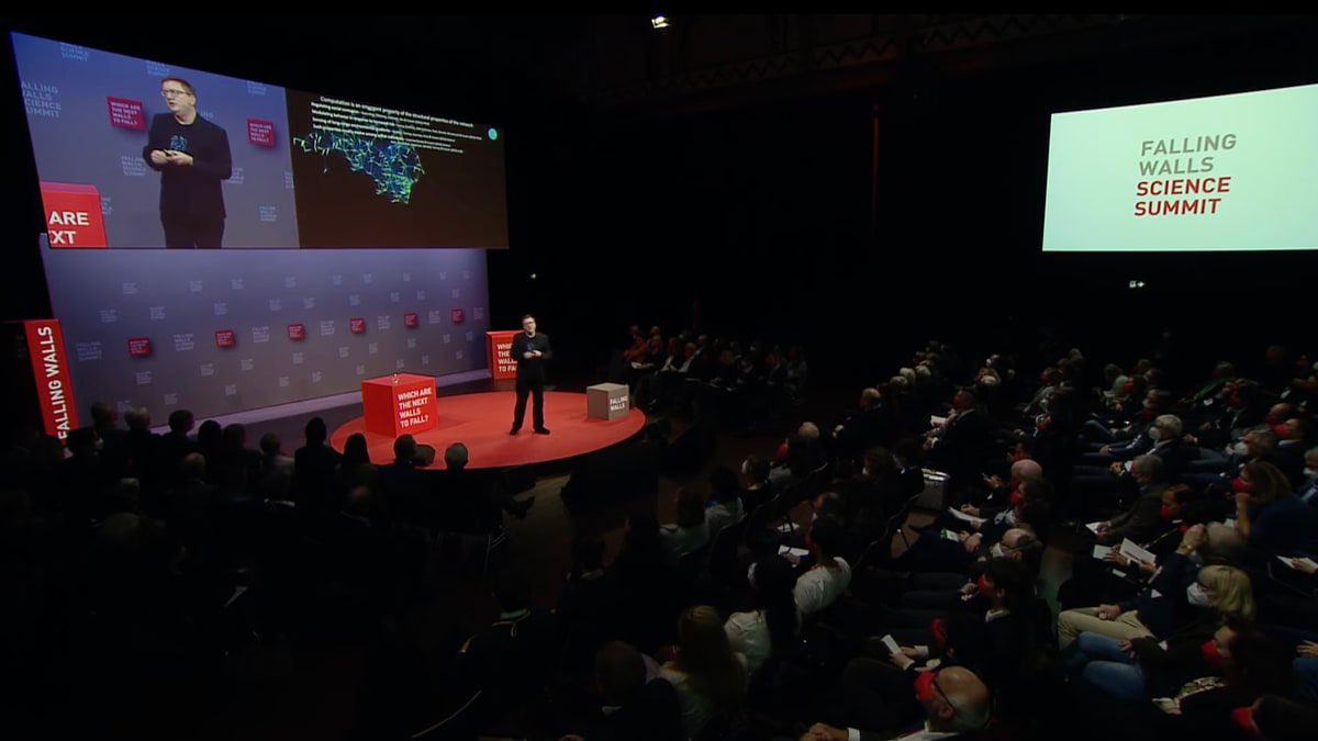 “You can think of a bird flock as a fluid computer…”

Fascinating #SwarmIntelligence presentation by <a href="/icouzin/">Iain Couzin</a> at <a href="/Falling_Walls/">Falling Walls</a>.

Part of this #LiveStream:
m.youtube.com/watch?v=bapi_R…

#science #biology #computing