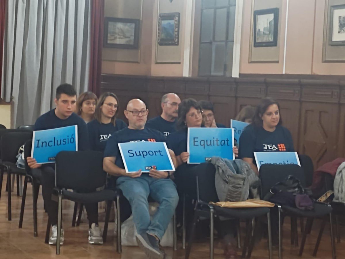 FedCatAutisme's tweet photo. Queda aprovada per unanimitat la moció de @MovemTortosa pequè Tortosa sigui una ciutat més inclusiva per a les persones amb TEA.
👏Enhorabona a l’entitat membre, #ATEATE , per la vostra implicació en tot el procés!
👉Llegeix la notícia: https://t.co/ioq3twr4bz https://t.co/zx9Qa7rg0E