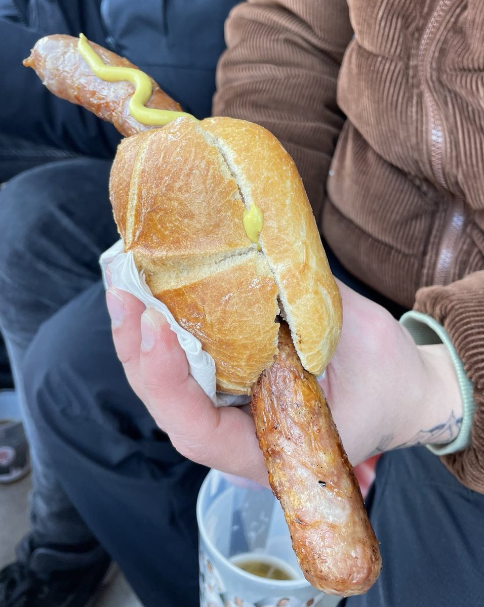 FootyScran's tweet photo. Sausage at KSV Hessen Kassel (@KSVHessenKS, German 4th division) 

🇩🇪 €4 (£3.50) https://t.co/ERwyVwuAtb