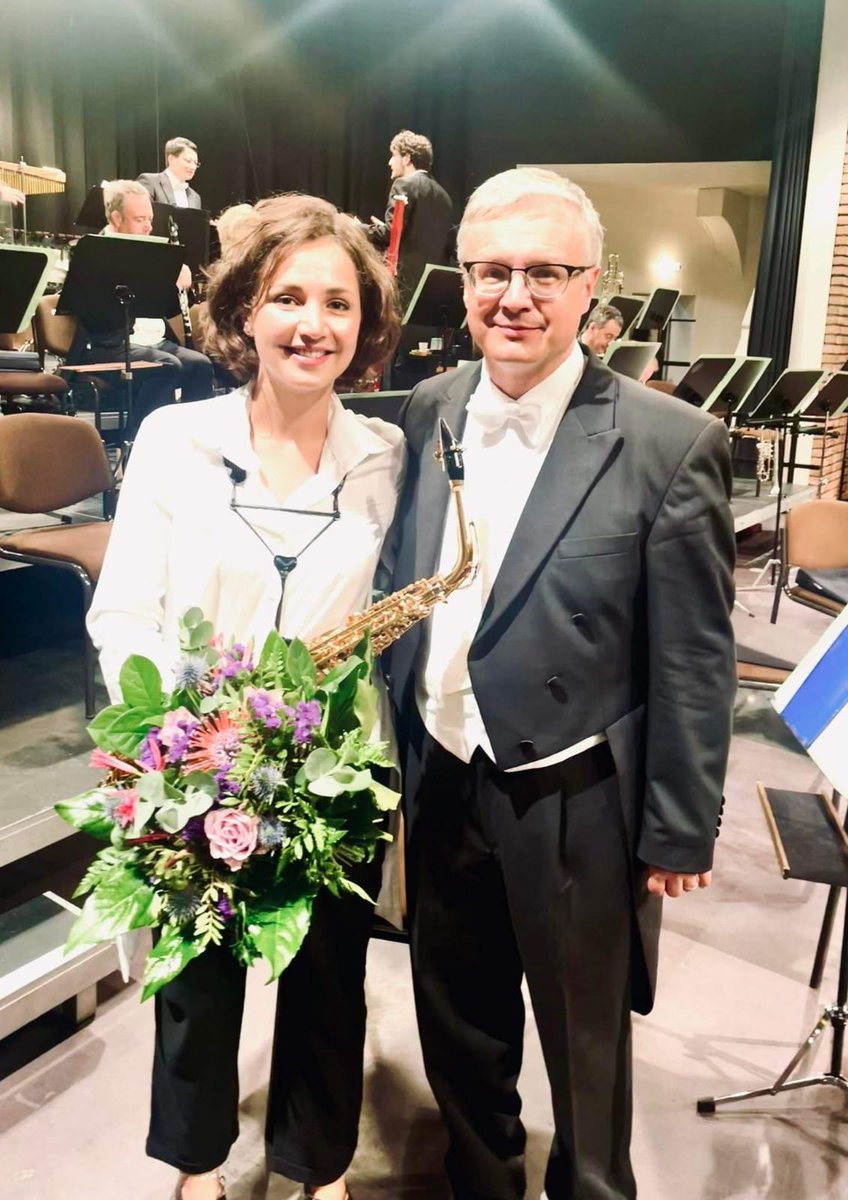 Wise Music Classical (@wmclassical) on Twitter photo The German premiere of Edward Gregson's Saxophone Concerto was a great success with soloist <a href="/AFateyeva/">Asya Fateyeva</a> & Philippe Bach leading the Bergische Symphoniker.
"Really extraordinary. Graceful, almost loving moments alternated with perfect free jazz cacophony." – Bergische Porgenpost The German premiere of Edward Gregson's Saxophone Concerto was a great success with soloist <a href="/AFateyeva/">Asya Fateyeva</a> & Philippe Bach leading the Bergische Symphoniker.
"Really extraordinary. Graceful, almost loving moments alternated with perfect free jazz cacophony." – Bergische Porgenpost
