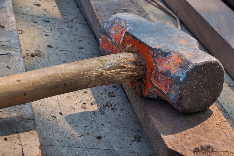 [BREAKING NEWS] A 32-year-old Eastern Cape mother has been arrested for allegedly killing her four children with a sledgehammer.

Tune into #Newzroom405 for details.