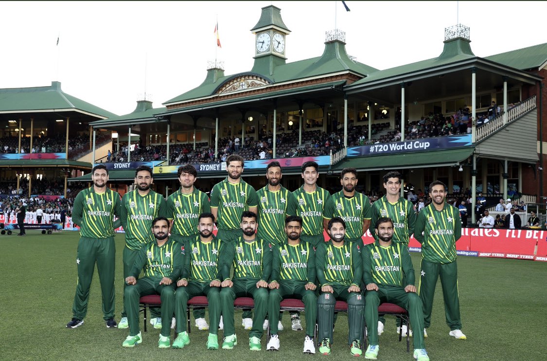 PTIofficial's tweet image. Congratulations to Team Pakistan on reaching the Final of T20 World Cup after a fantastic performance! The whole Nation prays for Pakistan’s success in Final too! 🇵🇰