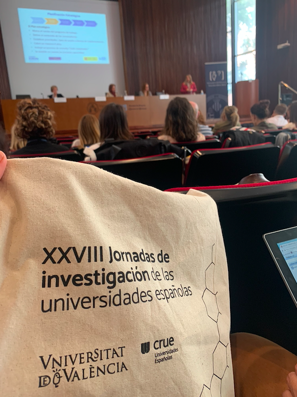 Fundacion_UVa's tweet photo. La #Universidad de #Valladolid y #FungeUVa en las XXVIII Jornadas de Investigación de las Universidades Españolas en @UV_EG.
Asisten: Enrique Baeyens, Vicerrector Investigación, especialistas Servicio de Atención al Investigador, @UVadivulga e #Innovación @RedOTRI y #RedOE. https://t.co/g5DHftG2td