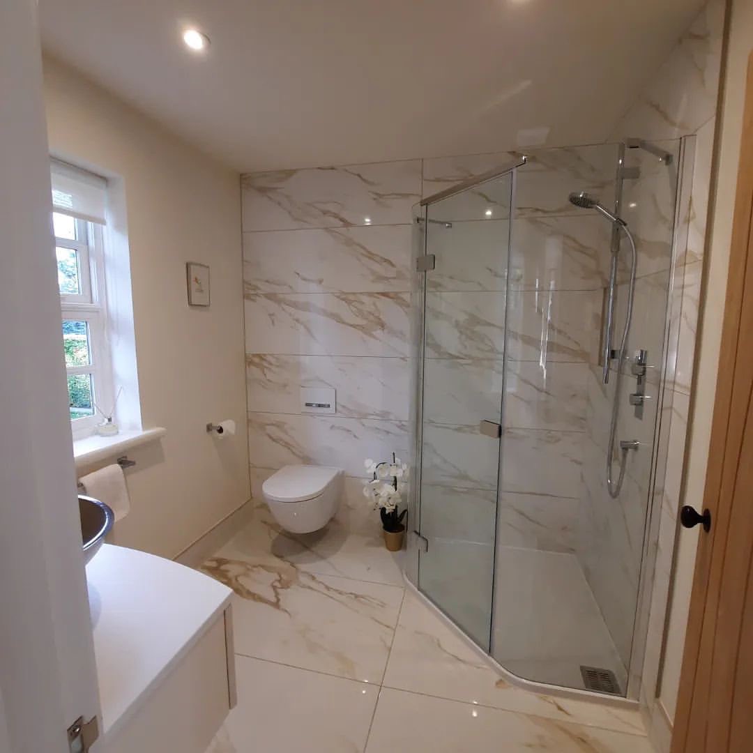 What a beautiful bathroom shared by Wigglesworth Plumbing Services. 

The marble tiles are so luxurious and we think our elegant Illusion Quintesse enclosure, with its curved glass panels, works perfectly in this space. 

Instagram.com/Matkishowering 

#curvedglass #luxuryshowering