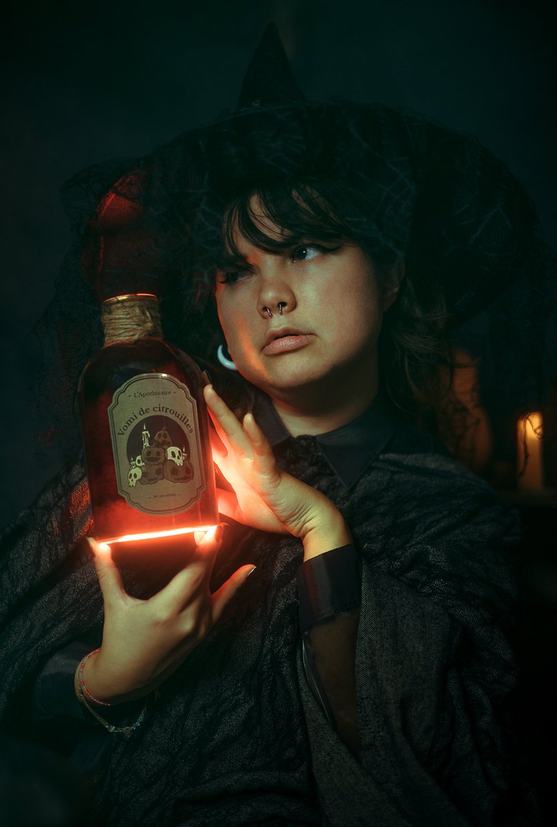 deo_frb's tweet photo. Le soir d'Halloween on a fait des photos avec @KakolaAko, j'adore le rendu ✨

#photography #photographie #Halloween #Halloween2022 https://t.co/fQBvoxWuvd