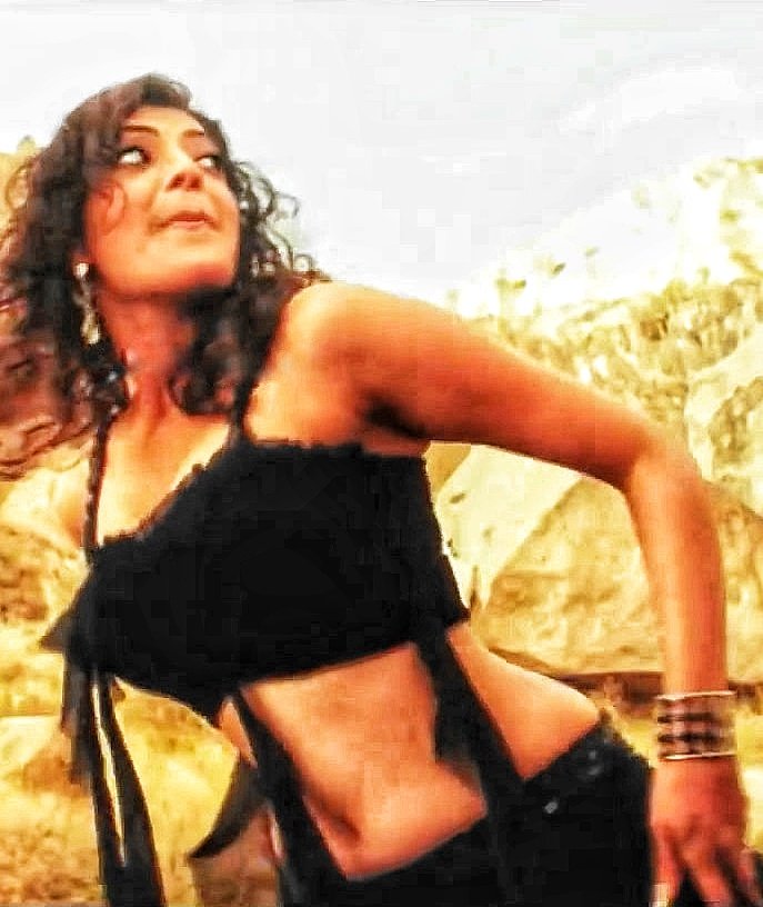 Southqueens1's tweet photo. Many times watched not bored 😍🖤🔥..
#Kajal #KajalAggarwal #Sumanth #Pourudu #Kiss #Hug #Navel #Waist #Sexcy #Itemsong #Cleavage #Boobspress #Kollywood #Tollywood #tollywoodactress #Actresshot https://t.co/s3FHT00fCO