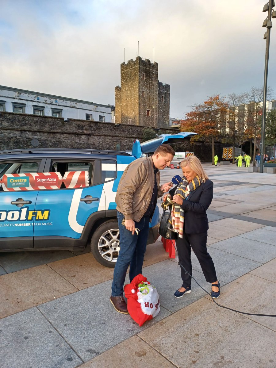 WalkerComm's tweet image. Marie is on the road with @coolfm Stuart Robinson to promote Centra NI &amp;amp; SuperValu NI’s Cracker Deals ✨ They're giving away £5k in gift cards at secret locations across NI, so tune in to Cool FM &amp;amp; check out Supervalu NI &amp;amp; Centra NI socials for tips on their next location!