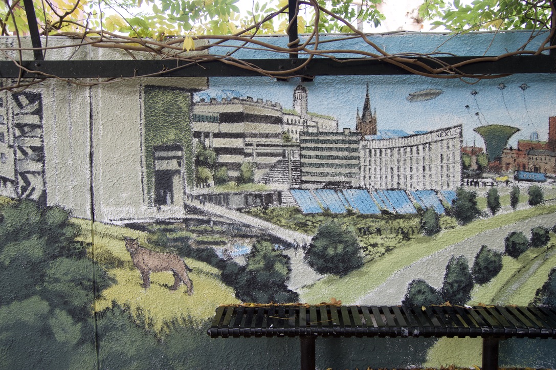 UniversityLeeds's tweet image. 💡A 'jack' - an artificially photosynthetic pumped storage water tower that provides both water and renewable energy on demand

🍃 University campus with solar panels on roofs, green walls (for cooling and biodiversity) and urban farms

☀️ A solar powered airship and wind kites