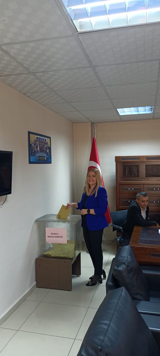 SuzanMyk's tweet photo. Bugün gerçekleştirilen,Üyesi olduğum Hakkâri Ticaret ve Sanayi Odası secimlerinde oyumu kullandım.Hayırlı olmasını dilerim
#hatso https://t.co/WYl11HpksV
