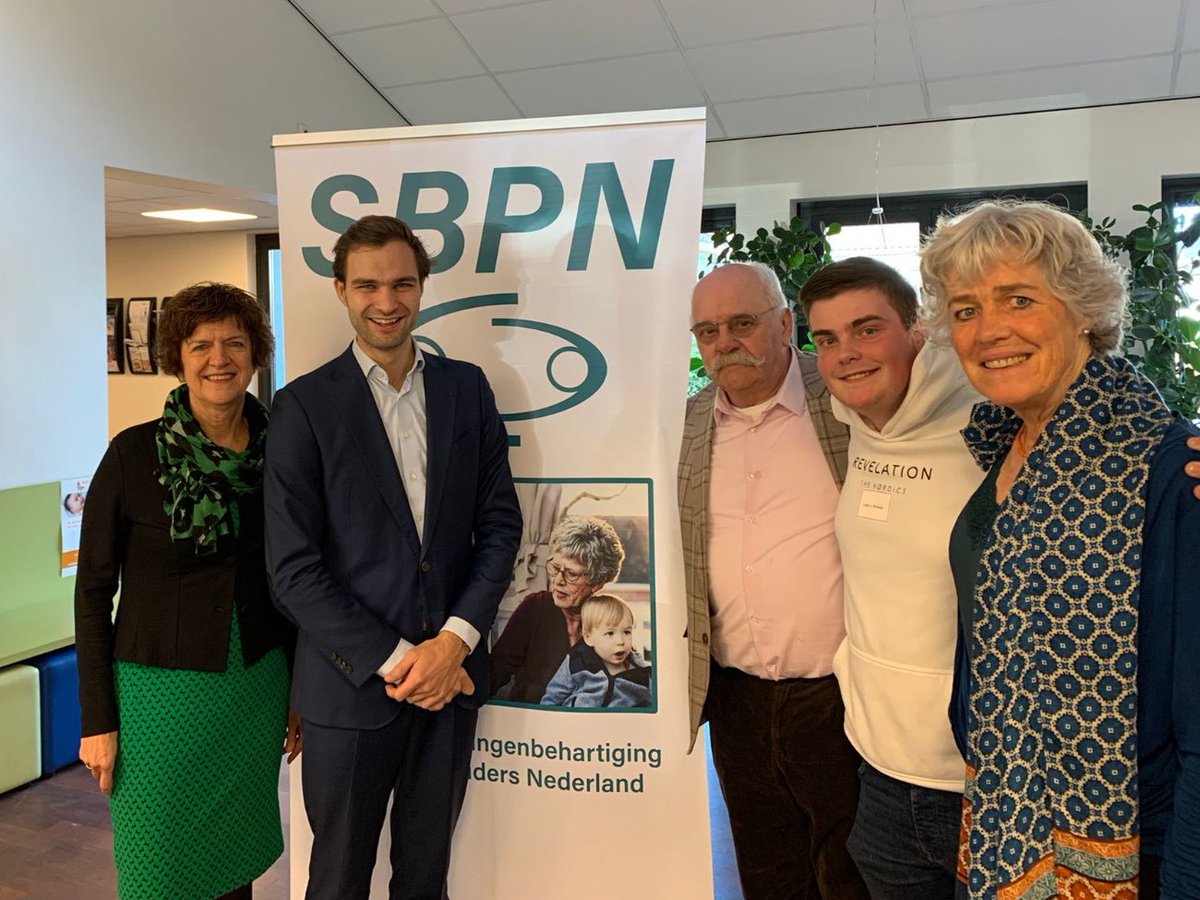 Ter afsluiting van de Week van De Pleegzorg was ik in gesprek met pleeggrootouders over hun rol. Zij hebben een belangrijke positie, want 16% van de pleegkinderen woont bij hen. Deze groep verdient alle aandacht en begeleiding. Dank aan alle pleeggrootouders!