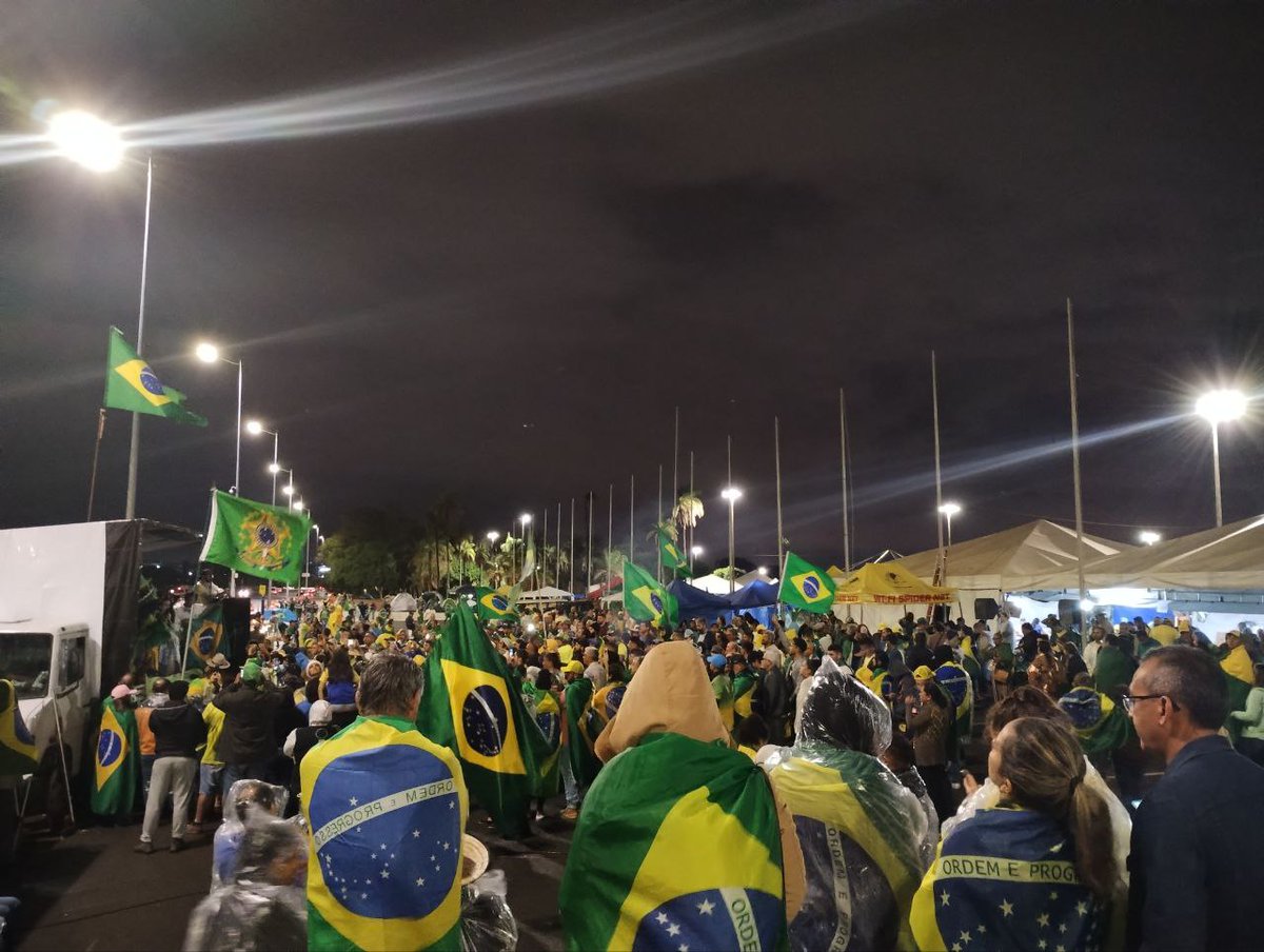 tiago_prado_'s tweet photo. QG do Exército de Caxias Brasília DF 08/11/22 às 20 30 #SOSFFAA #SOSBrasil #SOSMilitares #BrazillianSpring / Fonte: Grupo Telegram Geopolítica!. https://t.co/mXbsBc7sqv https://t.co/cGm1kb35Hq